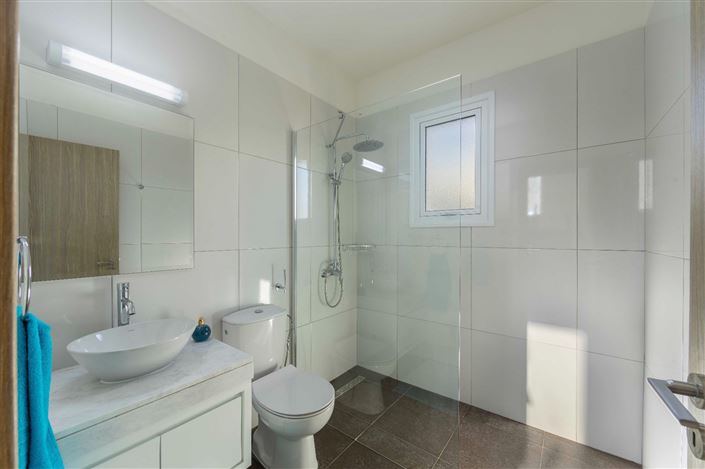 Image No.9-3 Bed House for sale