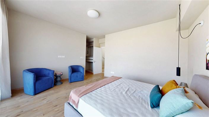 Image No.10-3 Bed House for sale