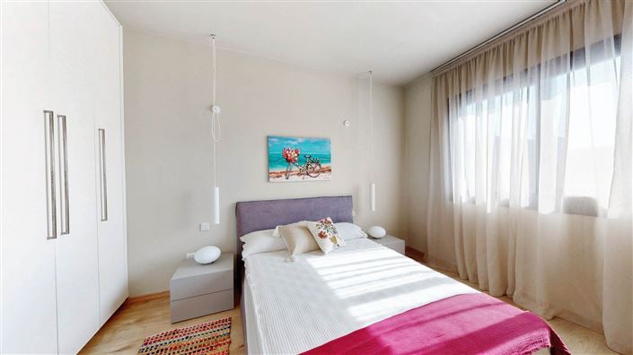 Image No.12-3 Bed House for sale