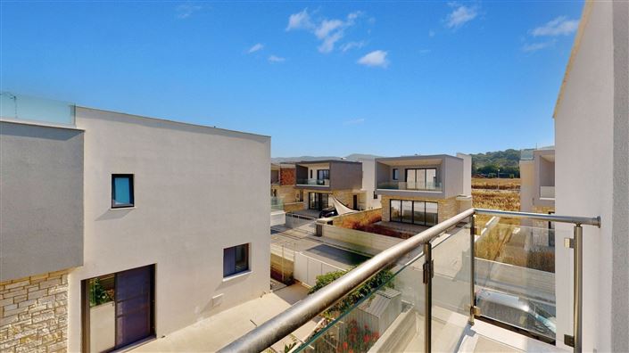 Image No.18-3 Bed House for sale