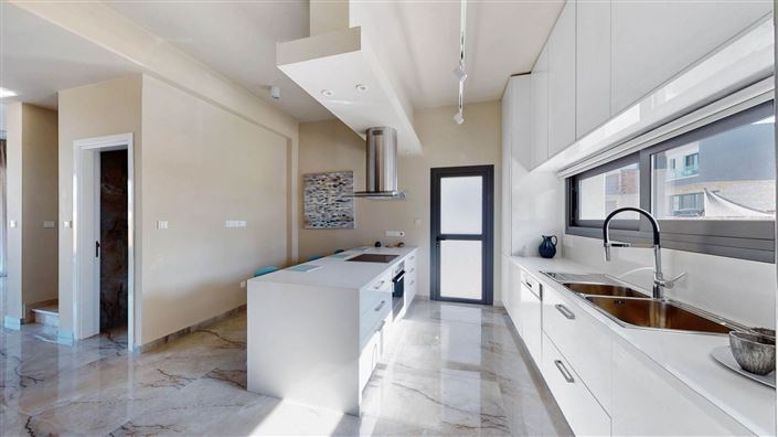 Image No.7-3 Bed House for sale