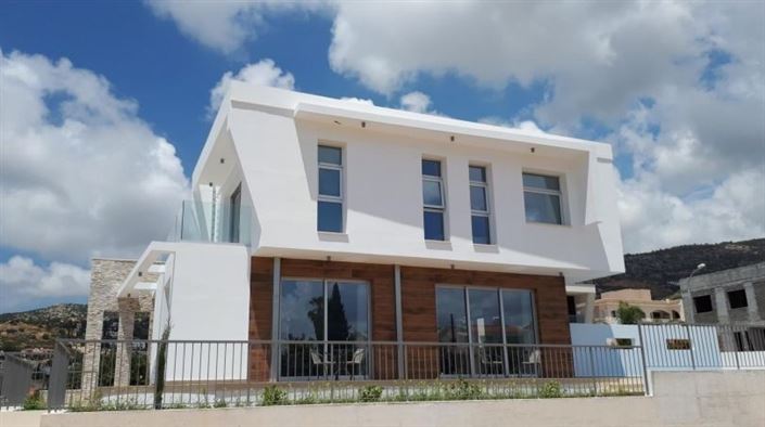 Image No.11-3 Bed House for sale