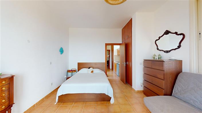 Image No.16-6 Bed House for sale