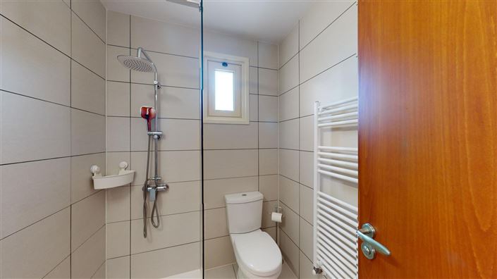 Image No.17-6 Bed House for sale