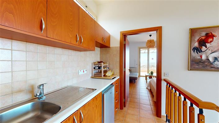 Image No.18-6 Bed House for sale