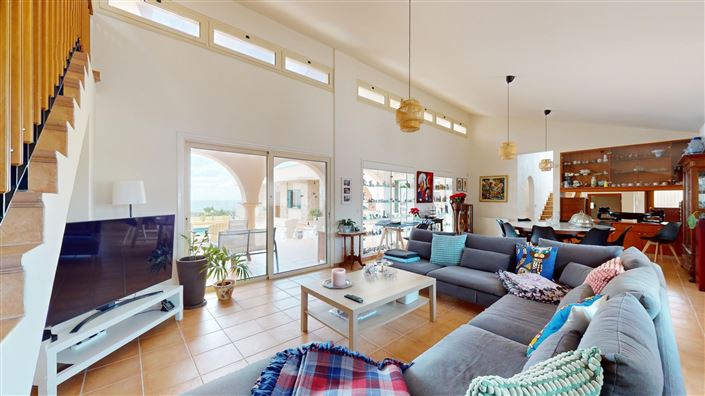 Image No.2-6 Bed House for sale