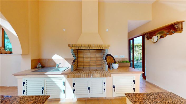 Image No.24-6 Bed House for sale