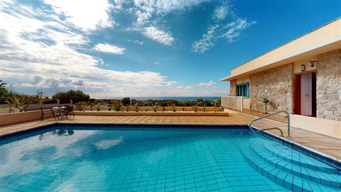 Image No.27-6 Bed House for sale