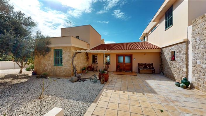 Image No.29-6 Bed House for sale