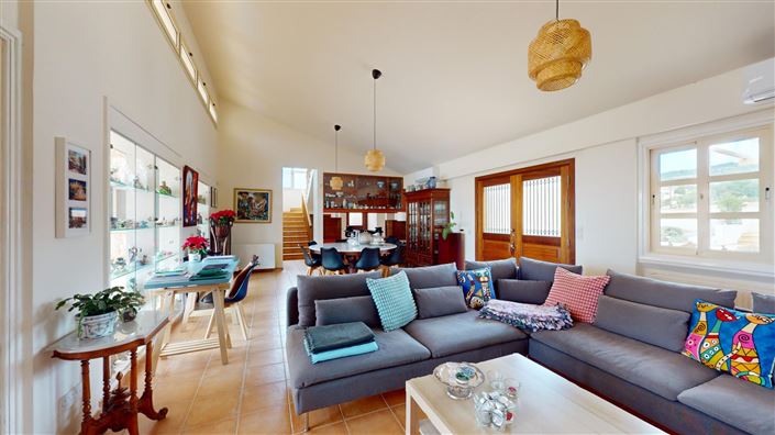 Image No.3-6 Bed House for sale