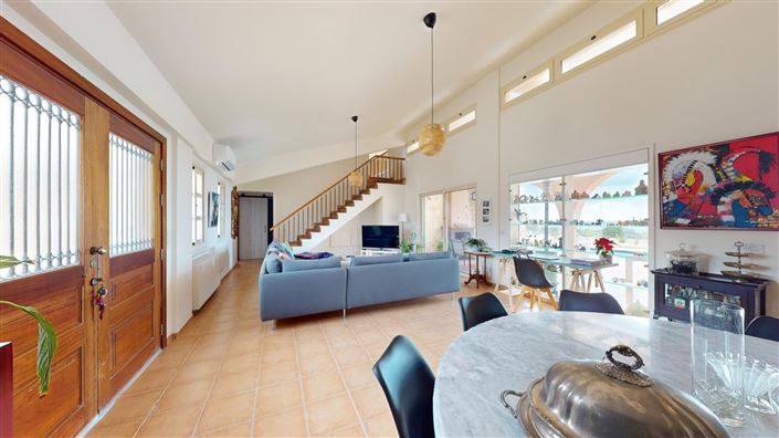 Image No.5-6 Bed House for sale