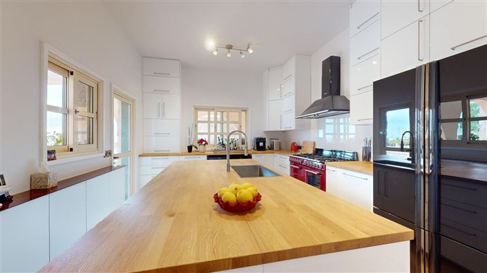 Image No.6-6 Bed House for sale