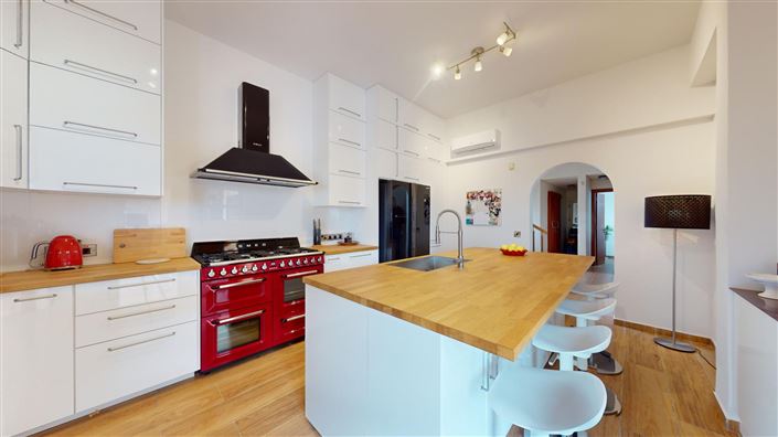 Image No.7-6 Bed House for sale