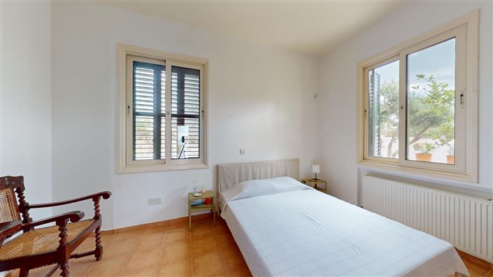 Image No.8-6 Bed House for sale