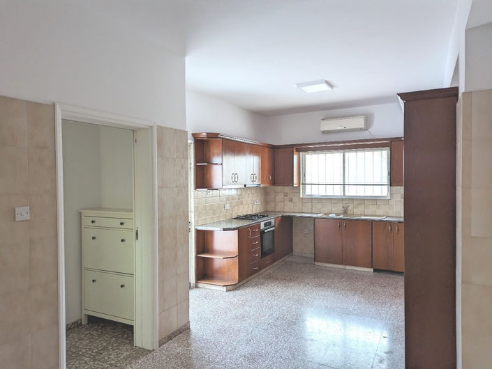 Image No.10-3 Bed House for sale