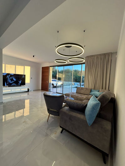 Image No.3-4 Bed House for sale