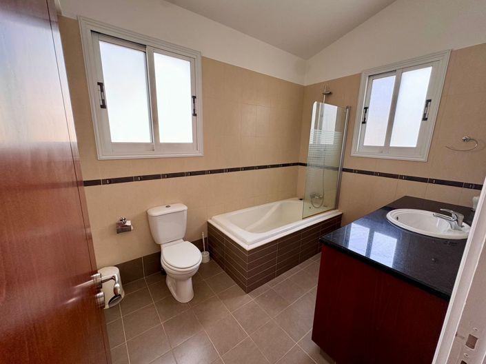 Image No.14-3 Bed House for sale