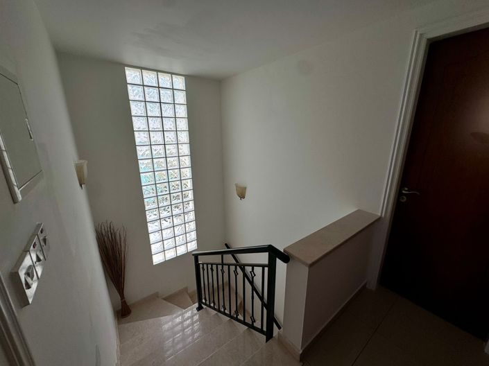 Image No.15-3 Bed House for sale