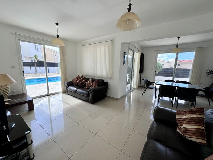 Image No.4-3 Bed House for sale