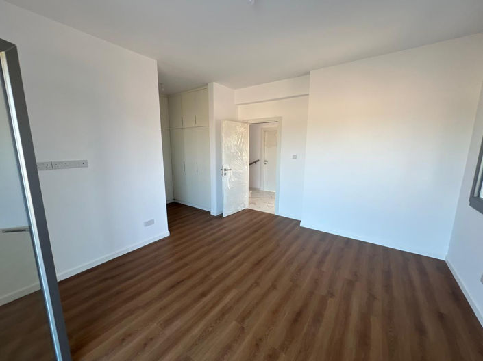 Image No.10-3 Bed House for sale