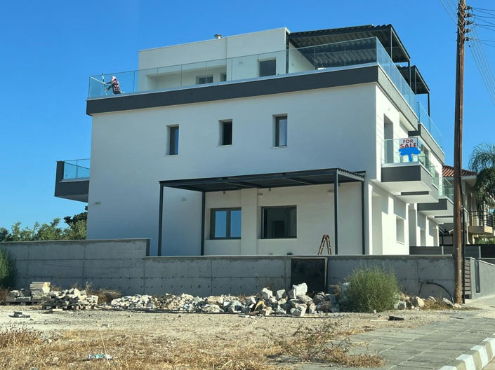 Image No.18-3 Bed House for sale