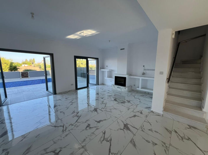 Image No.2-3 Bed House for sale