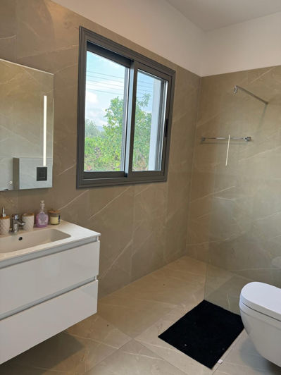 Image No.19-5 Bed House for sale