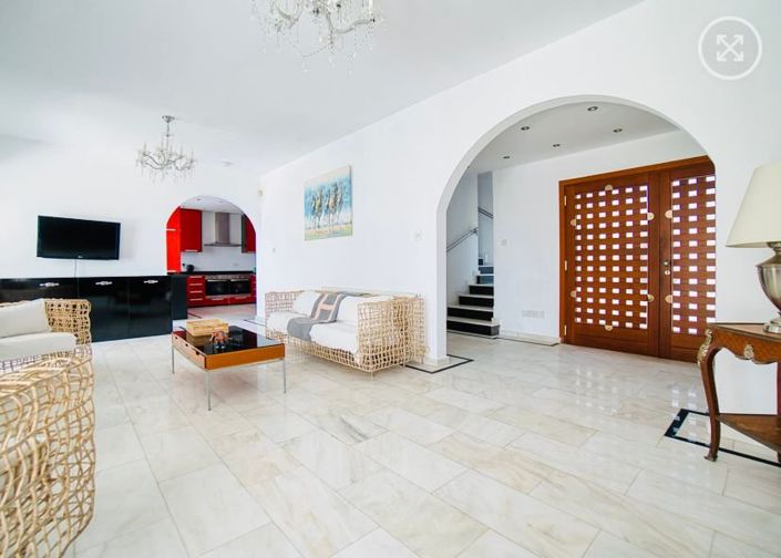 Image No.6-5 Bed House for sale