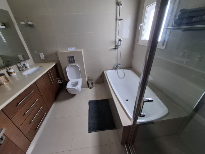 Image No.23-6 Bed House for sale