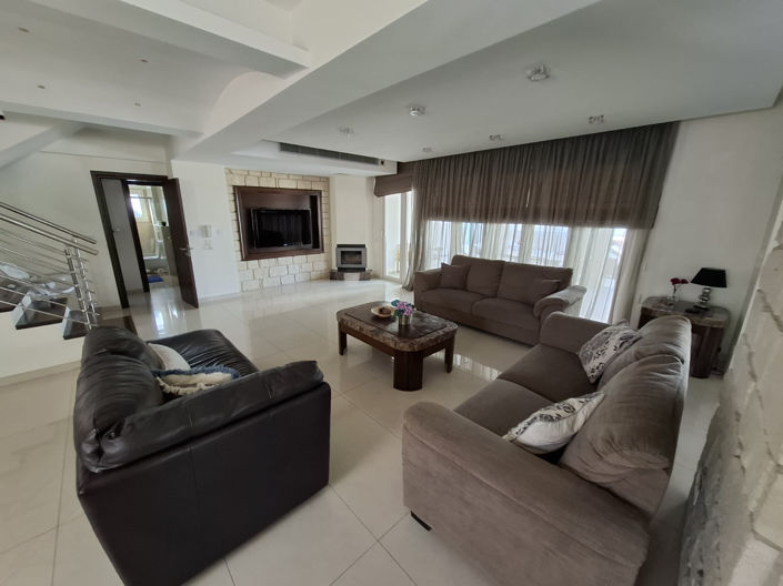 Image No.24-6 Bed House for sale