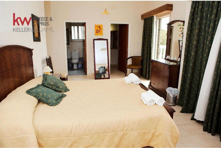 Image No.3-5 Bed House for sale