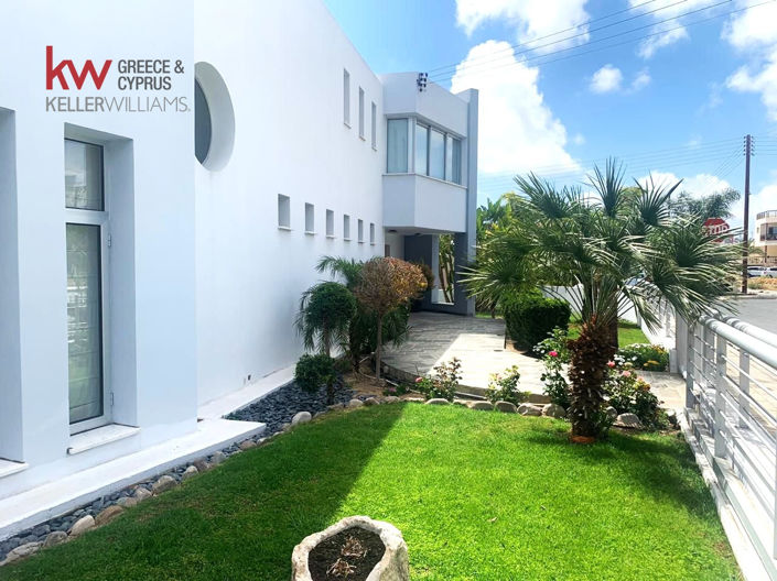 Image No.17-5 Bed House for sale