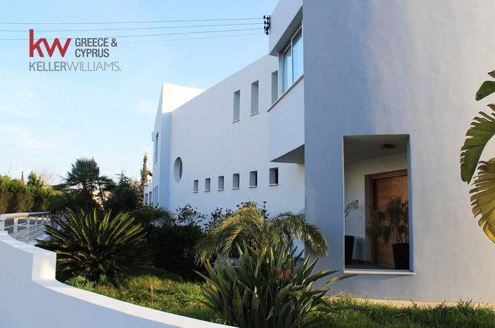 Image No.18-5 Bed House for sale