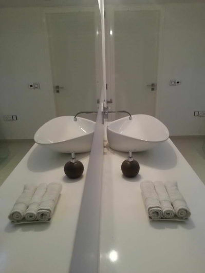 Image No.7-5 Bed House for sale