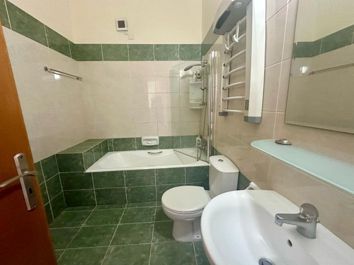 Image No.12-3 Bed House for sale