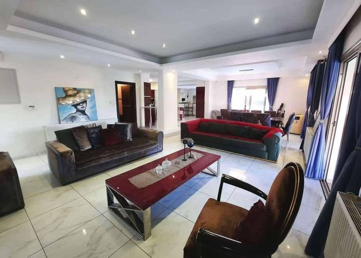 Image No.2-5 Bed House for sale