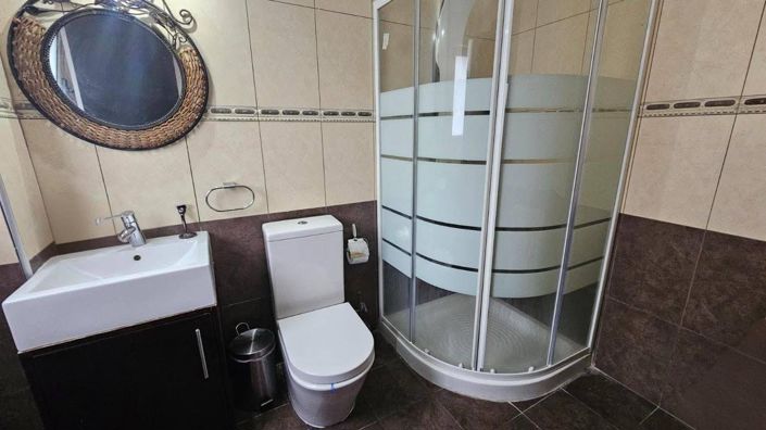 Image No.20-5 Bed House for sale