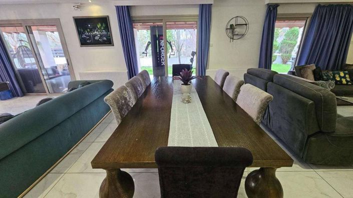 Image No.6-5 Bed House for sale