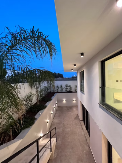 Image No.8-7 Bed House for sale