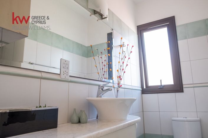 Image No.11-2 Bed House for sale