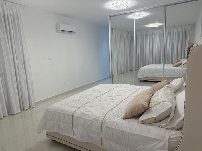 Image No.12-4 Bed House for sale