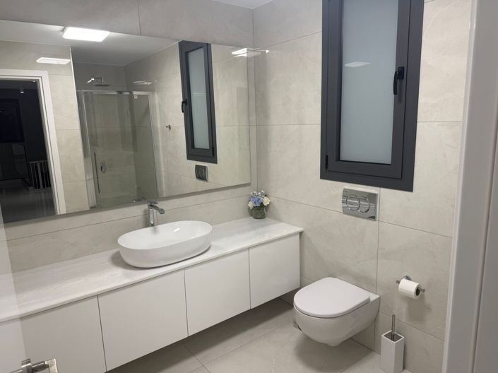 Image No.15-4 Bed House for sale