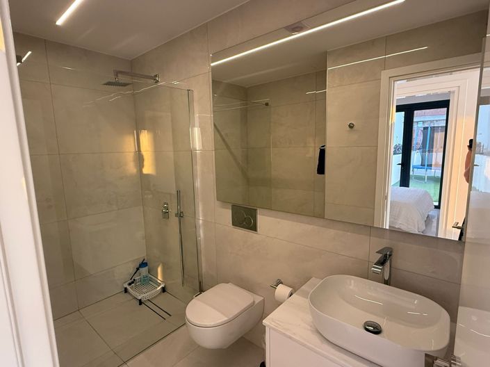 Image No.18-4 Bed House for sale