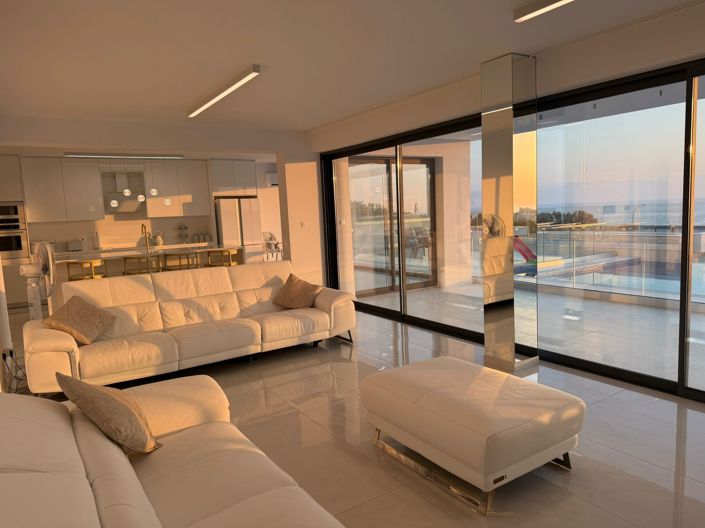 Image No.3-4 Bed House for sale