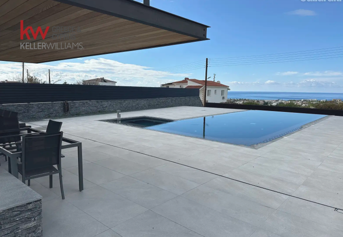 Image No.1-8 Bed House for sale