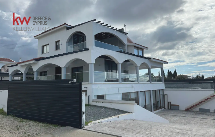 Image No.12-8 Bed House for sale