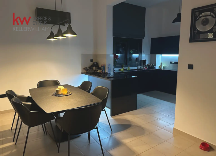 Image No.5-8 Bed House for sale