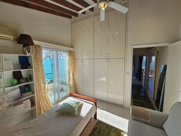 6ee6a87e-d3f3-4656-a67d-713811a78fc3