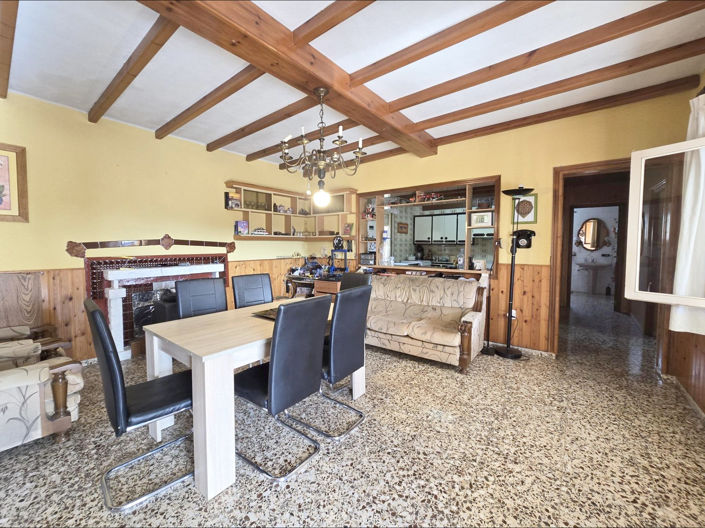 Image No.2-4 Bed Country House for sale