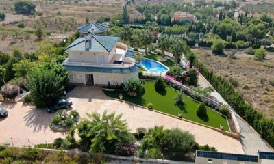 5 Bed Villa for sale